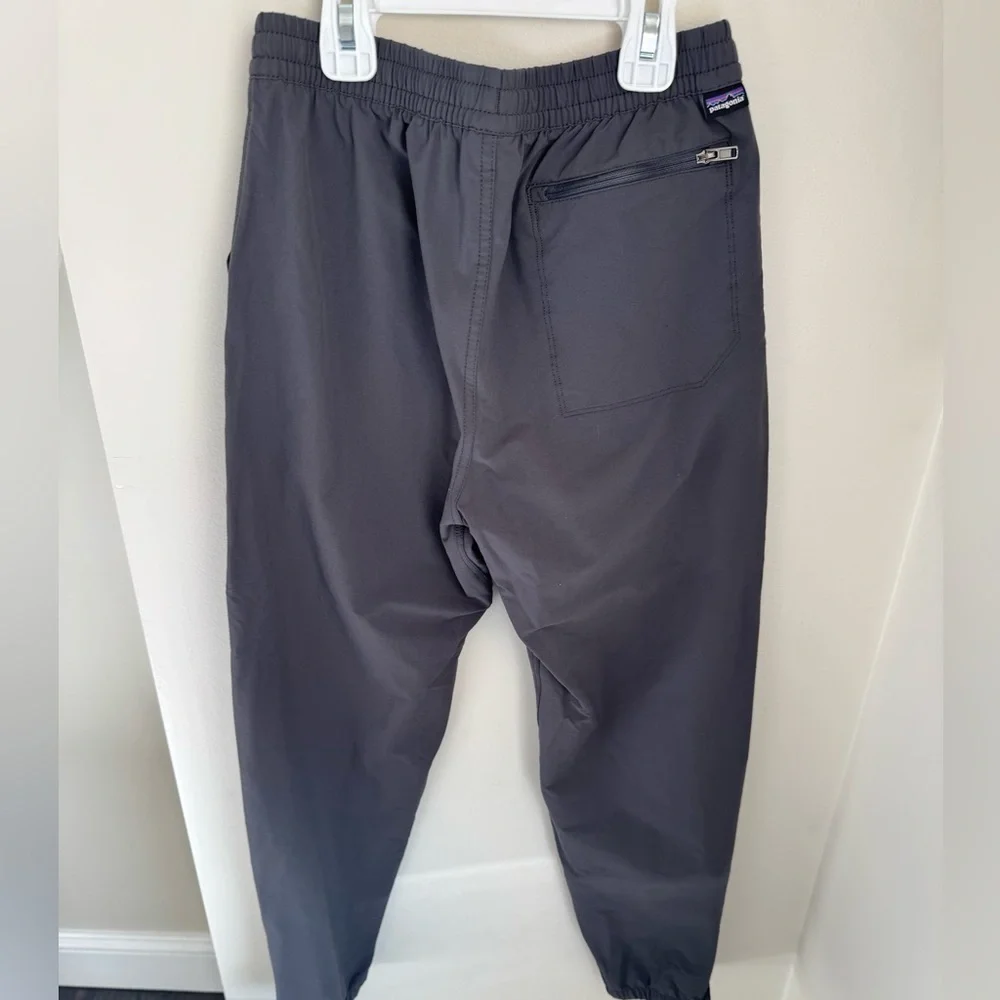 Patagonia Boys Gray Light Weight Jogger Size Large